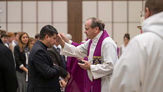 Fr. John Dennehy distributing ashes.