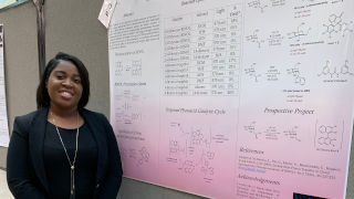 DesireeHarrisx320 Desiree Harris presenting research