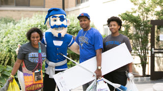 Alumni Help Legacy Students Move In 