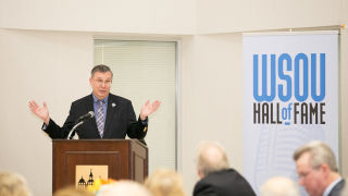Wagenblast-image-1-x320 Alumni Bernie Wagenblast speaking at a conference