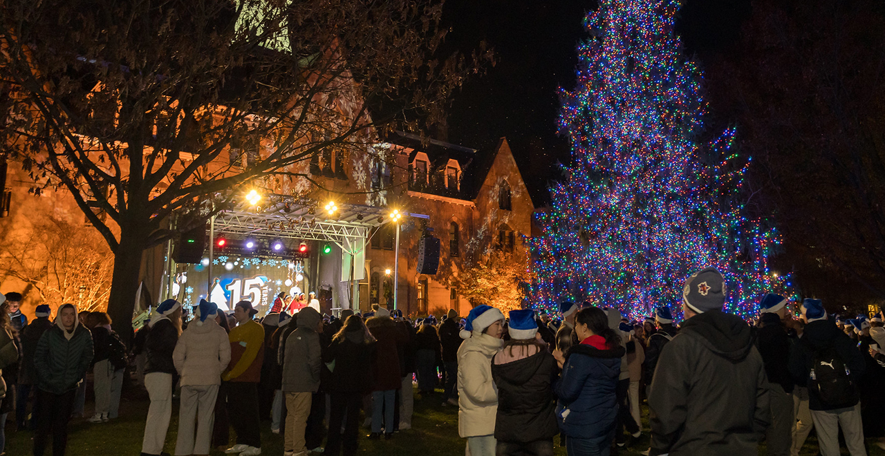 A photo of the 2024 Tree Lighting.