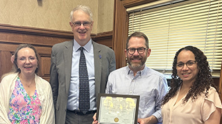 Dean Crable receives award