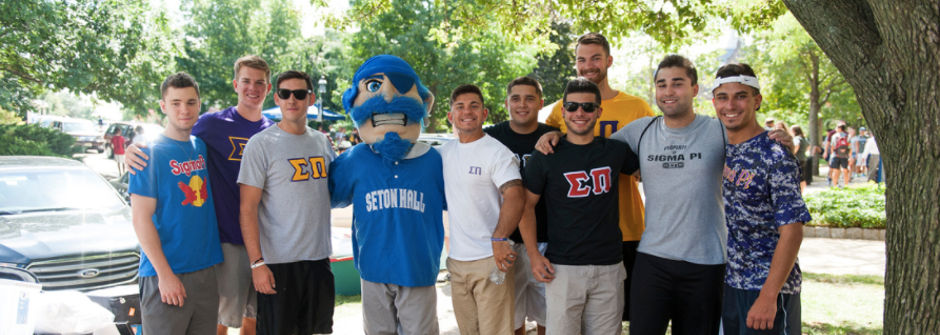 Fraternity brothers  of Sigma Pi on move-in day. 