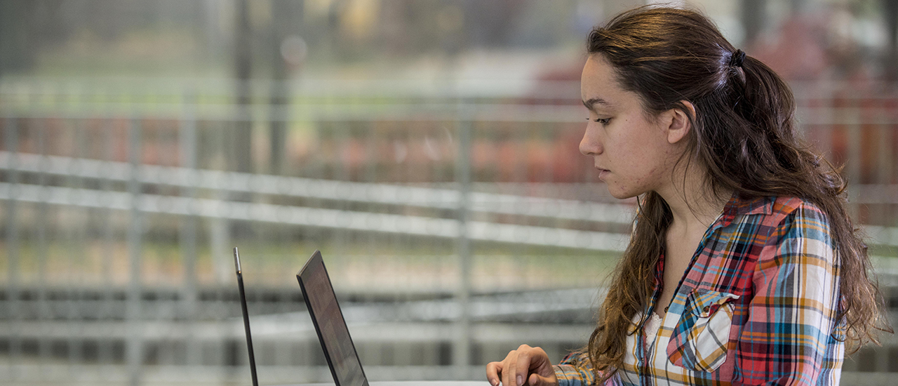 girl with labtop