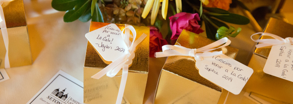 Favors of gold boxes from the La Gala event 